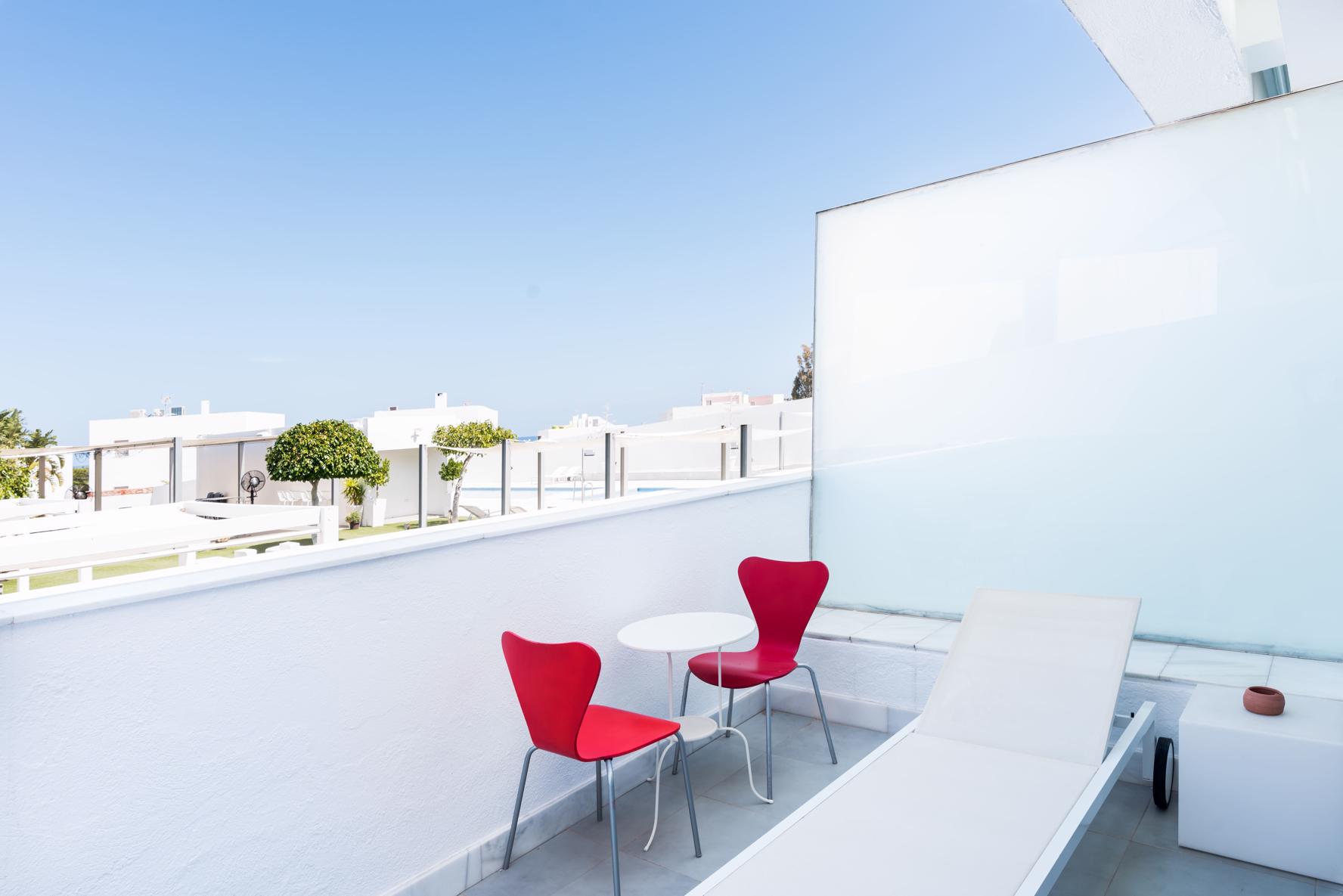 Habitación Triple con Vistas a la piscina